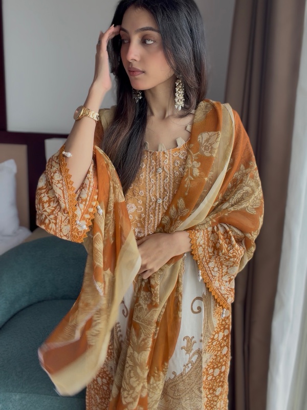 Golden Pakistani Suit [PC032]